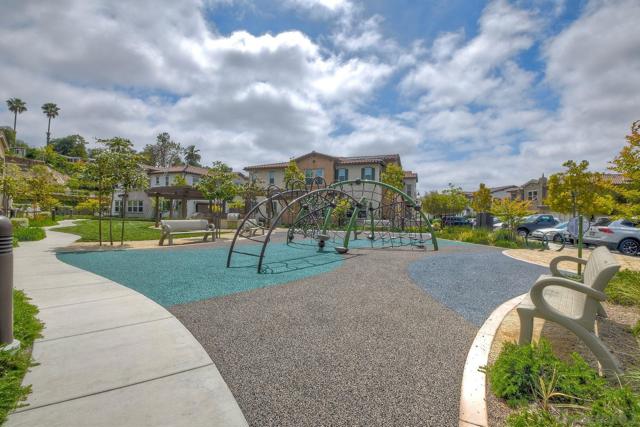 1097 Delpy View Point, Vista CA: https://media.crmls.org/mediaz/315b93e3-4975-4445-b062-2c501b7c3b3e.jpg