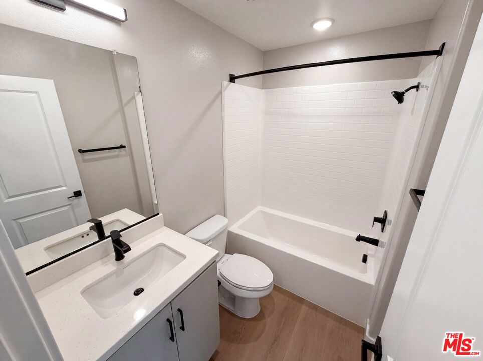 https://media.crmls.org/mediaz/315ba4b6-0dcb-425a-8cc8-f2338b90b876.jpg?preset=X-Large