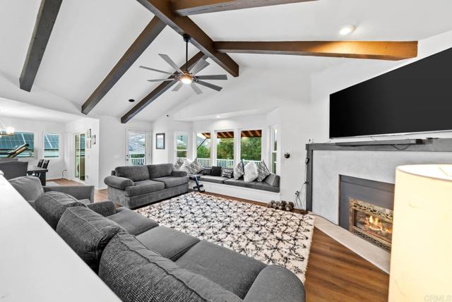15425 Vista Vicente Dr, San Diego CA: https://media.crmls.org/mediaz/315bcbb9-78af-43be-864d-87c5869acd33.jpg