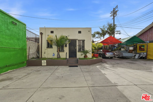 2048 W Florence Avenue, Los Angeles CA: https://media.crmls.org/mediaz/315c91ae-42ed-43ca-88aa-1d385c86547a.jpg