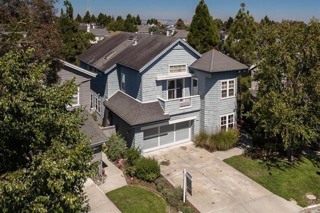 63 WATERSIDE Circle, Redwood City CA: https://media.crmls.org/mediaz/315d3e96-152f-4af1-a21b-24bffd18b92e.jpg