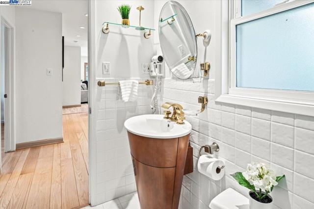 3554 Arcadian Ct, Castro Valley CA: https://media.crmls.org/mediaz/315dbf1b-56b2-4740-a71a-08f2f70ee74a.jpg
