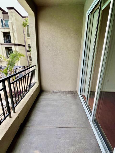9263 Regents Rd., La Jolla CA: https://media.crmls.org/mediaz/315e80d9-971f-460f-a58a-f16faf3c6641.jpg
