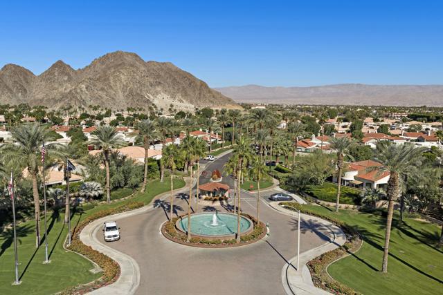 48543 Via Encanto, La Quinta CA: https://media.crmls.org/mediaz/315edbbf-8107-4522-8296-8c3706d177c5.jpg