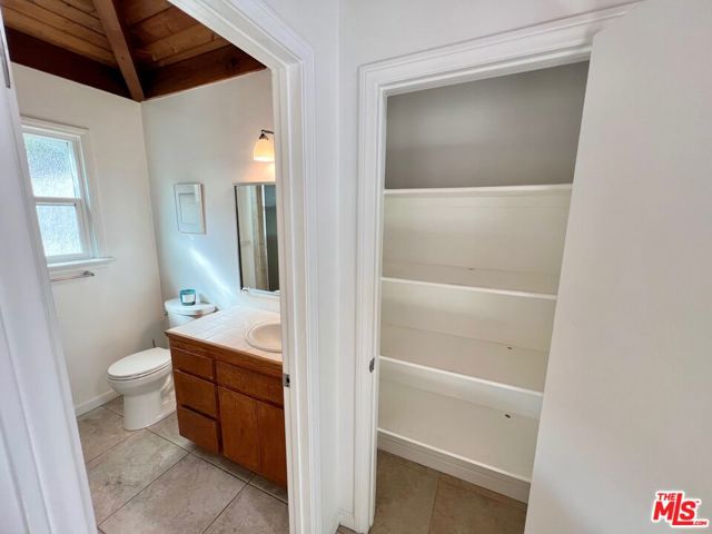 139 1/2 Hart Avenue, Santa Monica CA: https://media.crmls.org/mediaz/315f2ada-710d-4aac-8e6f-5e133d49df3a.jpg