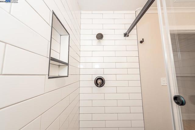 963 Douglas Dr, San Leandro CA: https://media.crmls.org/mediaz/315facf3-f4ab-4c0b-a300-3f037e6f144b.jpg