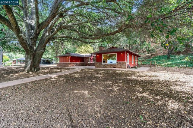 9 Wanda Way, Martinez CA: https://media.crmls.org/mediaz/315feb0b-e5bc-4925-bc21-4fedaf3cd374.jpg