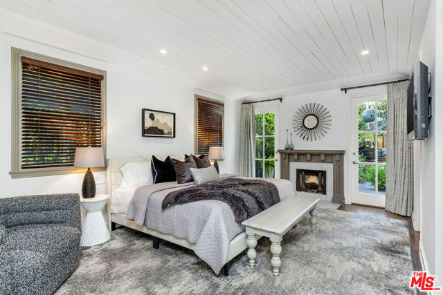 10155 Valley Spring Lane, Toluca Lake CA: https://media.crmls.org/mediaz/31601a8f-ac86-460f-85e7-02566d8d9ac8.jpg