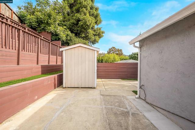 2951 Estates Ave, Pinole CA: https://media.crmls.org/mediaz/3160fffb-fca2-4e03-976a-c38a9b0e38e8.jpg