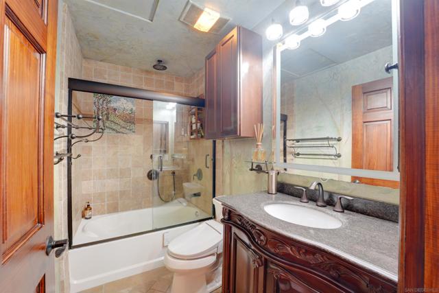 8490 Via Sonoma, La Jolla CA: https://media.crmls.org/mediaz/316119fb-7250-4873-bed0-f310dbaed5cc.jpg