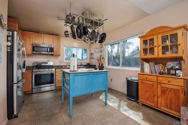 Detail Gallery Image 13 of 29 For 420 N Pacific St, San Marcos,  CA 92069 - 4 Beds | 2 Baths