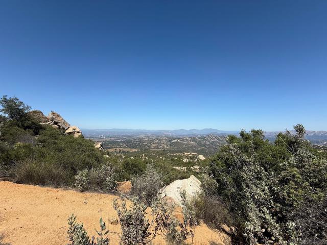 17441 Dos Picos Park Road, Ramona CA: https://media.crmls.org/mediaz/31611f2e-91d4-4273-bcb8-7eb0f0cea86f.jpg