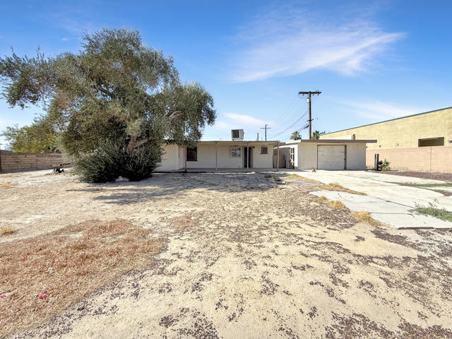 83053 Sonora Avenue, Indio CA: https://media.crmls.org/mediaz/31613259-f2b4-41e1-b28d-1354e76b66df.jpg