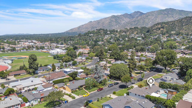 208 Fowler Drive, Monrovia CA: https://media.crmls.org/mediaz/31617974-e710-4fe4-a5cf-1331df4d5a37.jpg