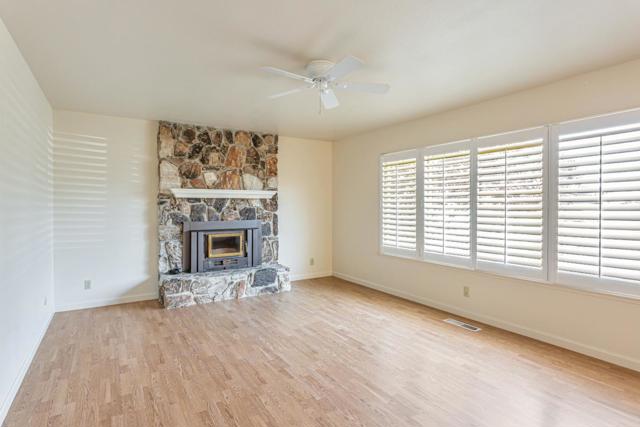 1223 La Canada Way, Salinas CA: https://media.crmls.org/mediaz/31617ed0-5095-44bc-bc0c-ad73f1c2f7d9.jpg