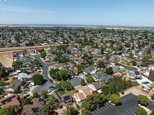 721 Woodmeadow Pl, Oakley CA: https://media.crmls.org/mediaz/3161c50a-552b-4e00-ab10-f74e4cf2fa78.jpg