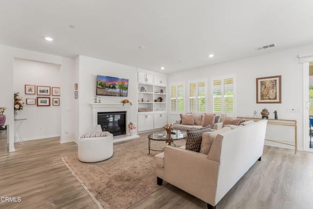 566 Purple Sage Lane, Simi Valley CA: https://media.crmls.org/mediaz/3161e179-100f-4ead-b28c-3e4421e49b11.jpg