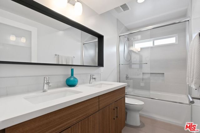 8107 Yorktown Avenue, Los Angeles CA: https://media.crmls.org/mediaz/316332c7-c995-4233-85ed-1436ce2a2b69.jpg