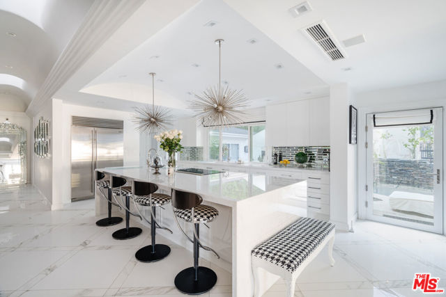 1455 Rising Glen, Los Angeles CA: https://media.crmls.org/mediaz/316386b4-b23d-49de-bded-b2db052a55b3.jpg