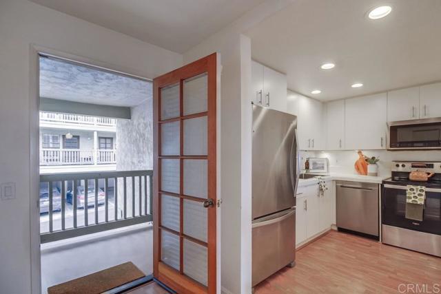 Detail Gallery Image 16 of 46 For 3961 Hortensia St #H4,  San Diego,  CA 92110 - 2 Beds | 2 Baths