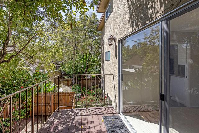 1121 Douglas Avenue, Burlingame CA: https://media.crmls.org/mediaz/3163cae8-33bc-4540-ac4e-c2bd1ac89cf3.jpg