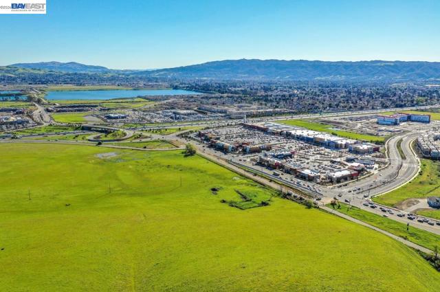 3651 Branding Iron Pl, Dublin CA: https://media.crmls.org/mediaz/3163d611-360b-4d60-ad61-4eab27e25d35.jpg