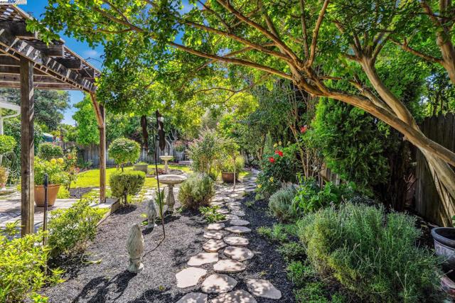 7299 Elba Ct, Dublin CA: https://media.crmls.org/mediaz/3163e2d5-0f99-421a-aeb1-d663aa7ca4d0.jpg