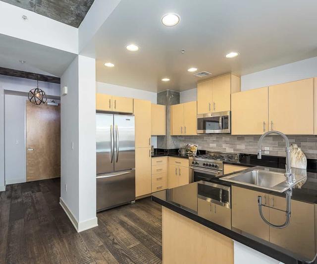 311 2nd Street, Oakland CA: https://media.crmls.org/mediaz/31640a4b-85a5-41ea-b5ac-bd79f1ffdeec.jpg
