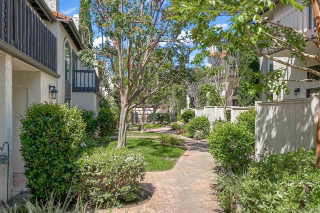 2362 Altisma Way, Carlsbad CA: https://media.crmls.org/mediaz/3164328b-e2ef-4d13-bdba-0df4429ef737.jpg