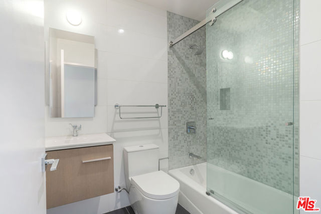 1729 S Barrington Avenue, Los Angeles CA: https://media.crmls.org/mediaz/316451bb-4d33-4ca9-8ee4-6da0fc46a9af.jpg