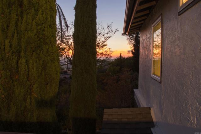 1682 Saddlehorn Drive, San Marcos CA: https://media.crmls.org/mediaz/31647c44-c692-42d5-bf1d-22eb2fa7e2d6.jpg