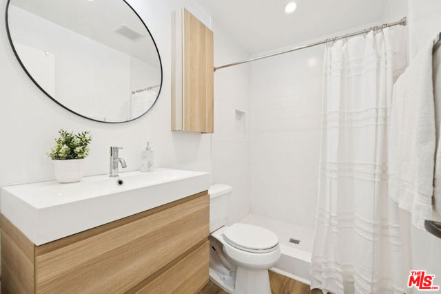 5003 Stoney Creek Road, Culver City CA: https://media.crmls.org/mediaz/3164c56c-f3d2-4d48-a64c-a0769beec28f.jpg