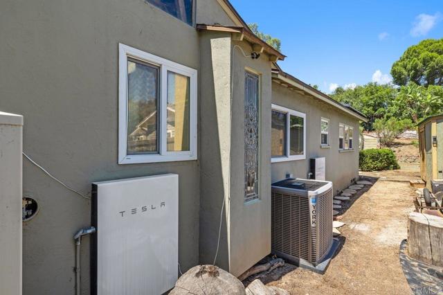 10720 Eureka Rd, Spring Valley CA: https://media.crmls.org/mediaz/3164e8dc-7a76-489d-8a28-f6f14b2300c9.jpg