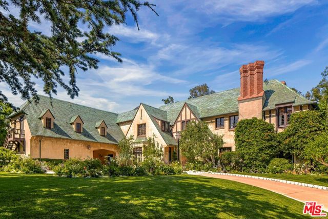 570 S Mapleton Drive, Los Angeles CA: https://media.crmls.org/mediaz/3164f4e7-cf09-4945-b522-a458a27c3814.jpg