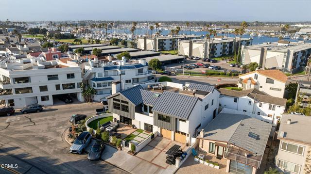 3256 Ocean Drive, Oxnard CA: https://media.crmls.org/mediaz/31652f33-b702-48be-9952-2a112b024798.jpg