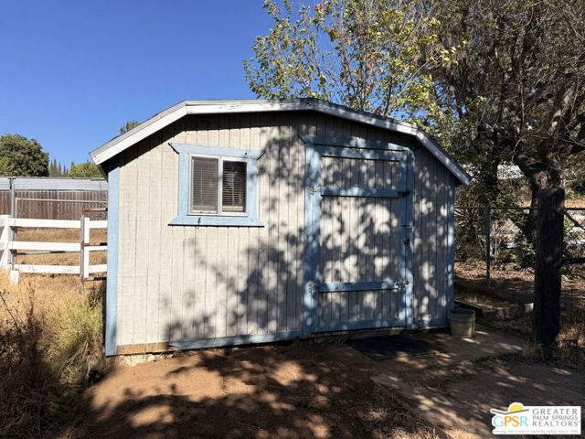 4669 California Avenue, Norco CA: https://media.crmls.org/mediaz/3165a677-3ea3-4e4c-8189-1da64616c936.jpg