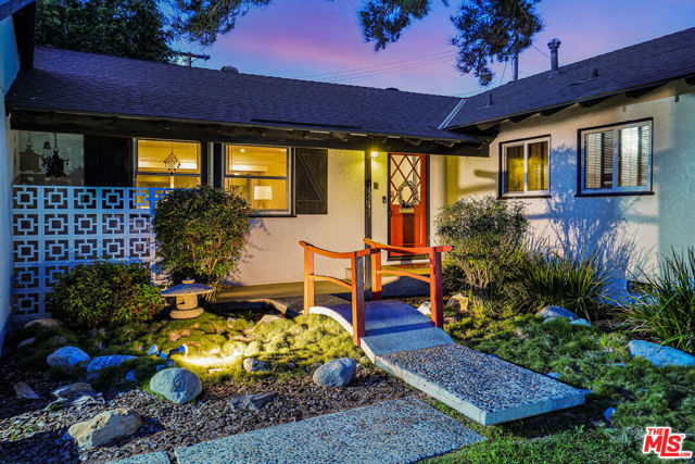 15241 Septo Street, Mission Hills (San Fernando) CA: https://media.crmls.org/mediaz/3165de12-e5c0-4d07-84e1-6a9ed1872c06.jpg