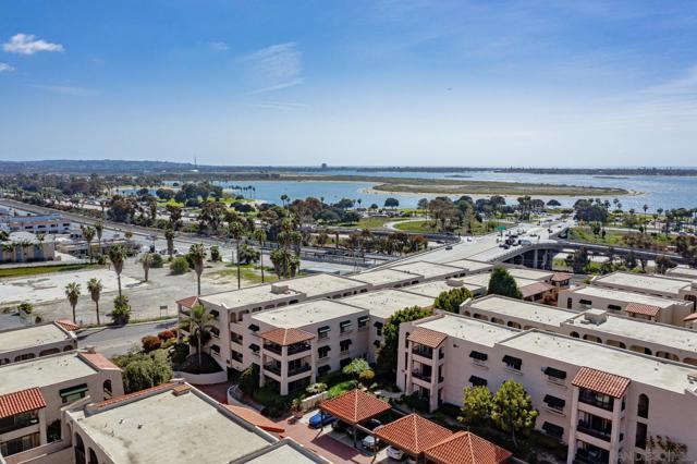 2540 Clairemont Dr, San Diego CA: https://media.crmls.org/mediaz/3165e900-d238-4640-96d4-a5e895d17c83.jpg