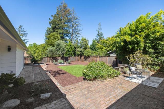 2047 Sharon Road, Menlo Park CA: https://media.crmls.org/mediaz/31665637-a8a8-463b-bcb4-450b00c46c1b.jpg