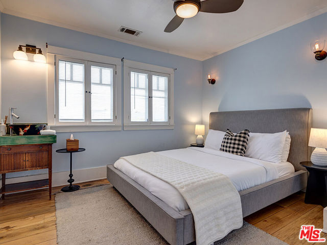 111 Dudley Avenue, Venice CA: https://media.crmls.org/mediaz/316668f8-fd81-4018-99ea-4040091a9954.jpg