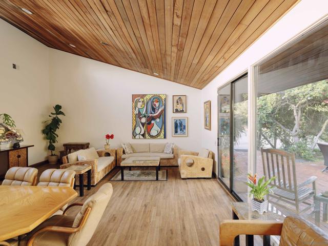 6009 Mimulus, Rancho Santa Fe CA: https://media.crmls.org/mediaz/316691d6-46c7-436c-abab-0aa23463a8a5.jpg