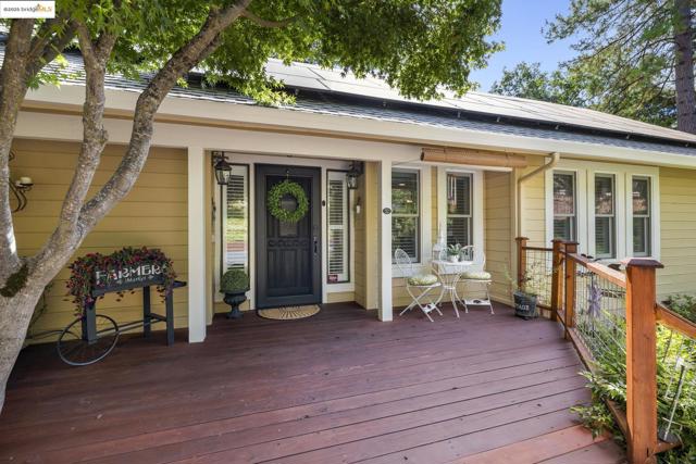 20581 Gerber Rd, Tuolumne CA: https://media.crmls.org/mediaz/3166d29c-8e55-4e5c-b466-ad486a36995d.jpg