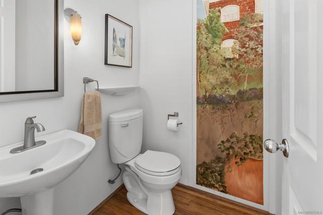 405 W Nutmeg St, San Diego CA: https://media.crmls.org/mediaz/31672493-49d8-47de-8242-453dccd2b862.jpg