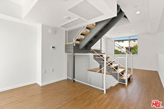 1244 14th Street, Santa Monica CA: https://media.crmls.org/mediaz/31673562-8882-46aa-8490-cb228c6889a7.jpg