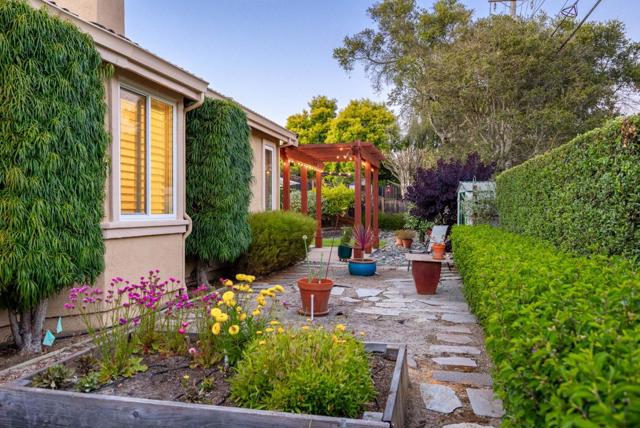 102 Spanish Bay Drive, Aptos CA: https://media.crmls.org/mediaz/316775fb-59ff-4b2c-abe7-1595d082631b.jpg