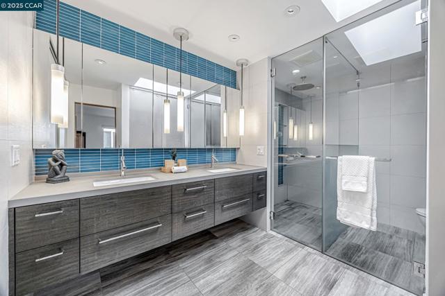2280 Hastings Dr, Belmont CA: https://media.crmls.org/mediaz/3167862e-8354-4cdc-a2ab-80fa358e6347.jpg