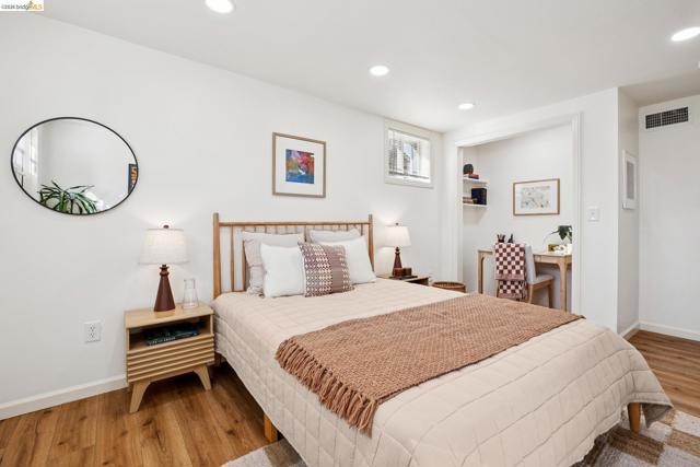 1136 Marin Ave, Albany CA: https://media.crmls.org/mediaz/3167bc86-3eea-4b22-b6ad-cb590e438eba.jpg