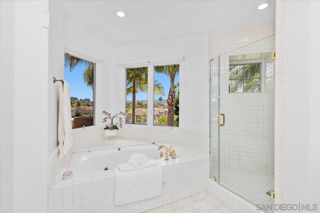 7166 Tern Place, Carlsbad CA: https://media.crmls.org/mediaz/3168fb24-fbea-438a-8ba4-39e6b5219383.jpg
