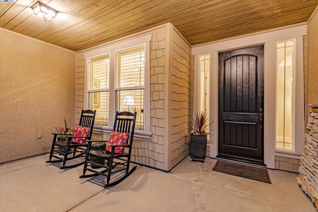 2531 Leona Pl, Pleasanton CA: https://media.crmls.org/mediaz/31695b2d-9248-436e-b09b-8206f78ec802.jpg