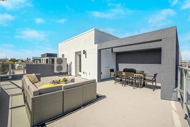 2388 Stanford Street, Alameda CA: https://media.crmls.org/mediaz/3169c1a8-a526-4252-9b57-ad919c60a21a.jpg